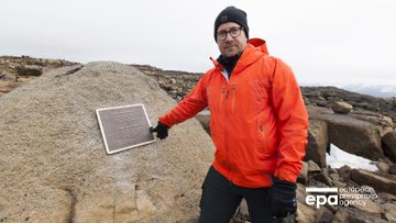 Зміна клімату: в Ісландії урочисто попрощалися із 700-річним льодовиком, який розтанув, фото — AP