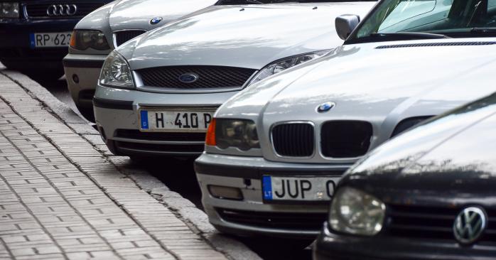 Авто на еврономерах в Украине. Фото: Апостроф