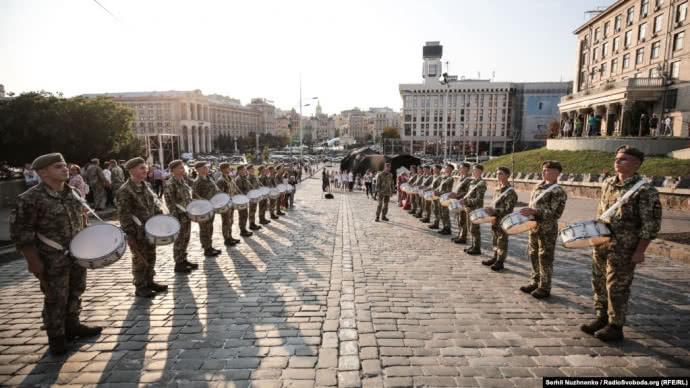 Охорона, металошукачі і два святкових марші: що відбувається у Києві 24 серпня, фото — Українська правда