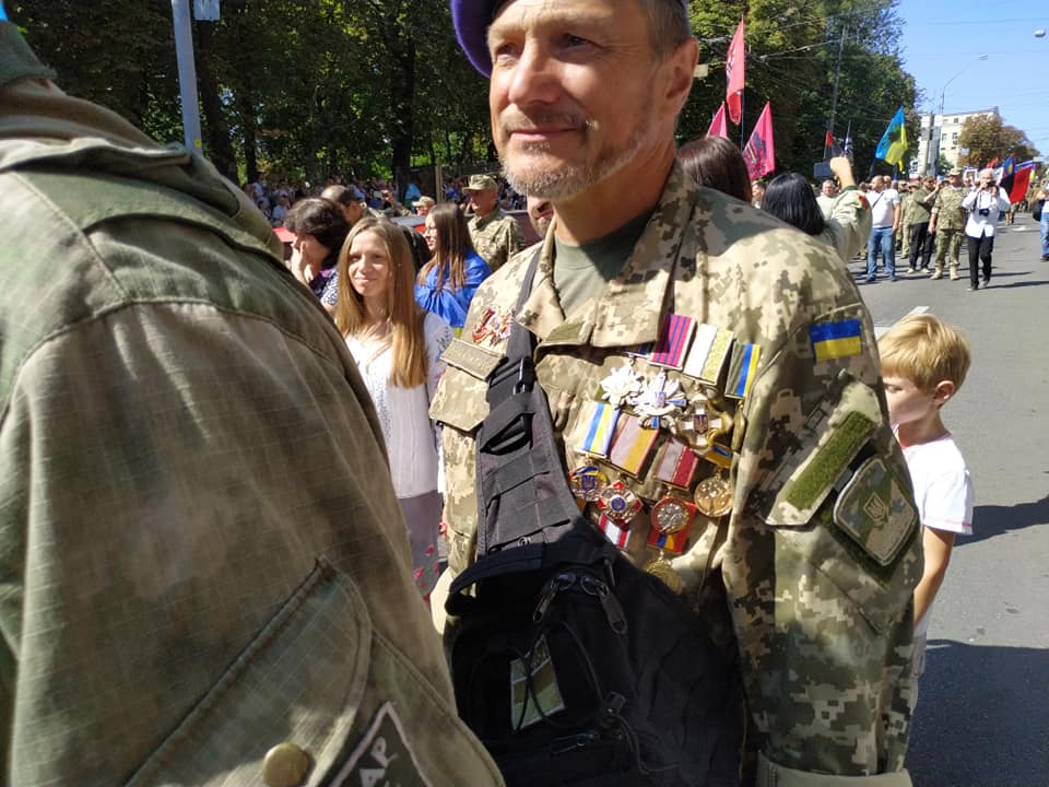 Зі слізьми на очах: щемні фото з Маршу захисників у Києві, фото - Д.Лиховія