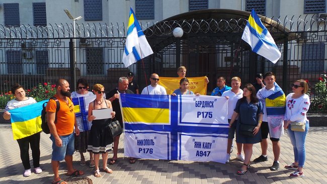 Акция в поддержку моряков состоялась в Киеве. Фото: Цензор.НЕТ
