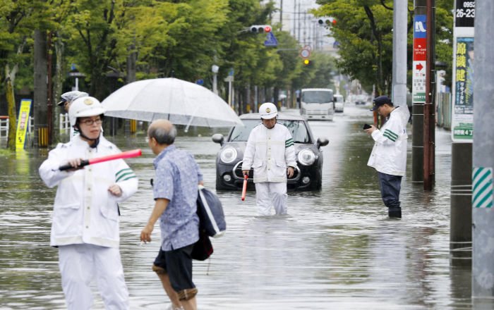 Наводнение в Японии. Фото: mlnangalama / twitter