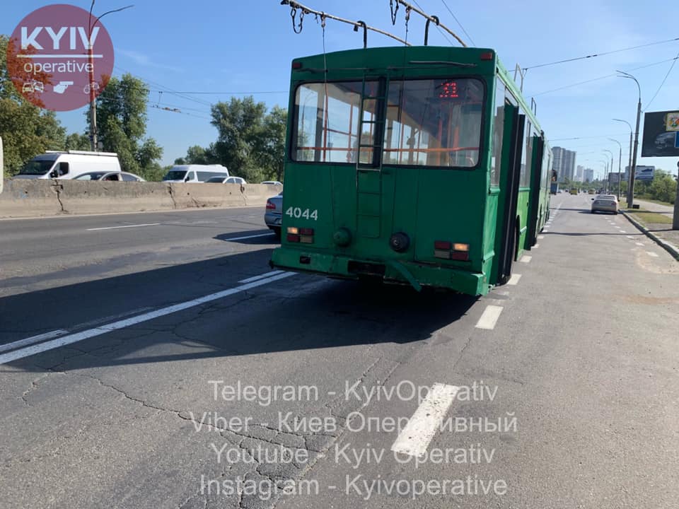 ДТП в Киеве устроил водитель «Убер». Фото: «Киев оперативный» в Facebook