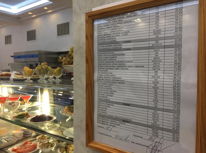Журналисты показали, чем кормят в столовой Верховной Рады. Фото: 112.ua