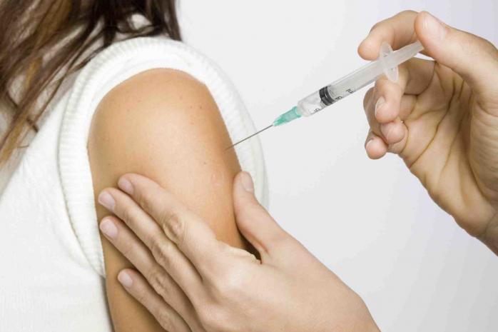 Вакцинация от кори: в Украине умер пятилетний ребенок с противопоказанием к прививке. Фото: NewsOne 