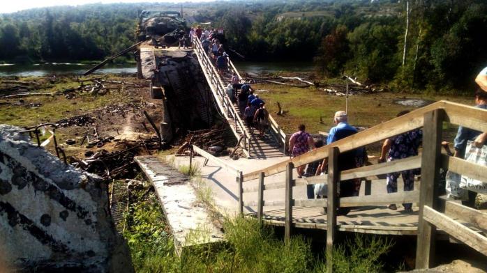 Станица Луганская: боевики и дальше саботируют ремонт моста, фото — ООС