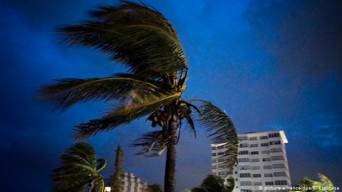 Ураган "Дориан" достиг США: на Атлантическом побережье объявили эвакуацию, фото — Твиттер Национального центра ураганов