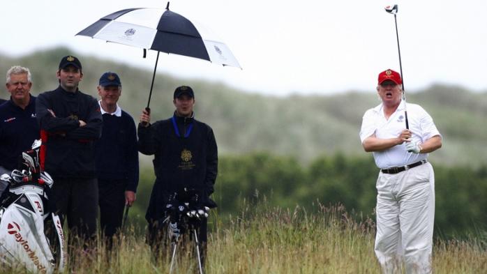 Bloomberg: Трамп играл в гольф вместо поездки в Европу, фото — bloomberg.com