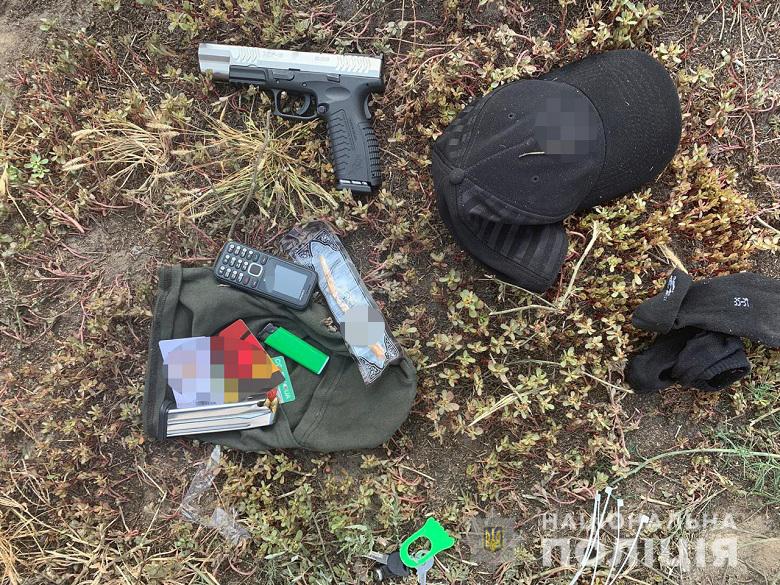 У Києві затримали іноземця з вибухівкою та зброєю. Фото: Нацполіція