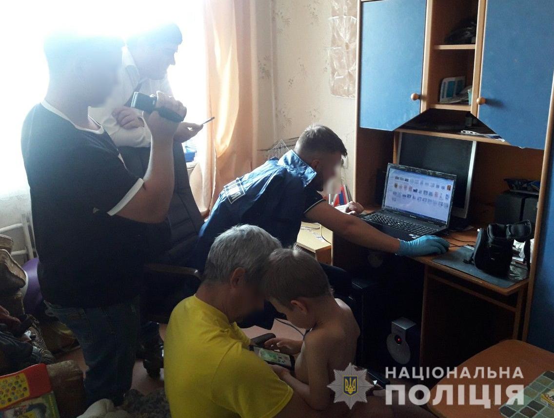 На Київщині чоловік знімав порно з власними дітьми. Фото: Нацполіція