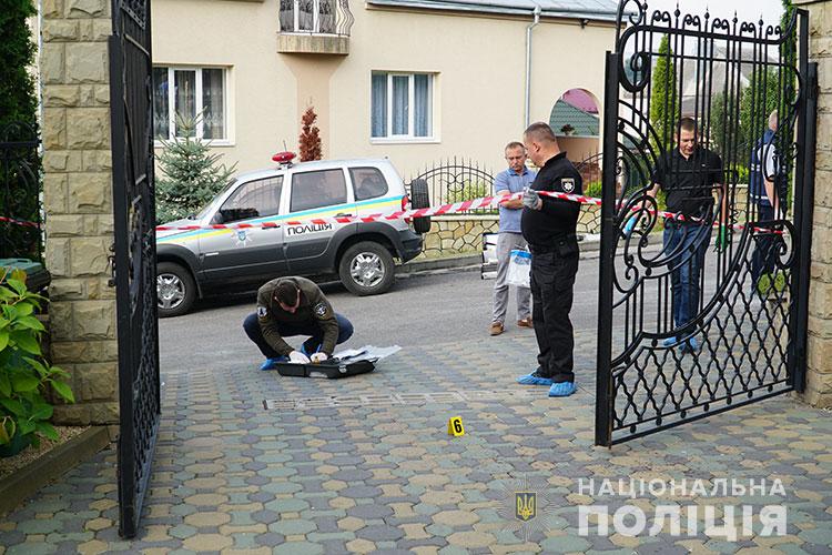Взрыв под Тернополем расследуют как покушение на убийство: ректор и его жена в реанимации. Фото: Нацполиция