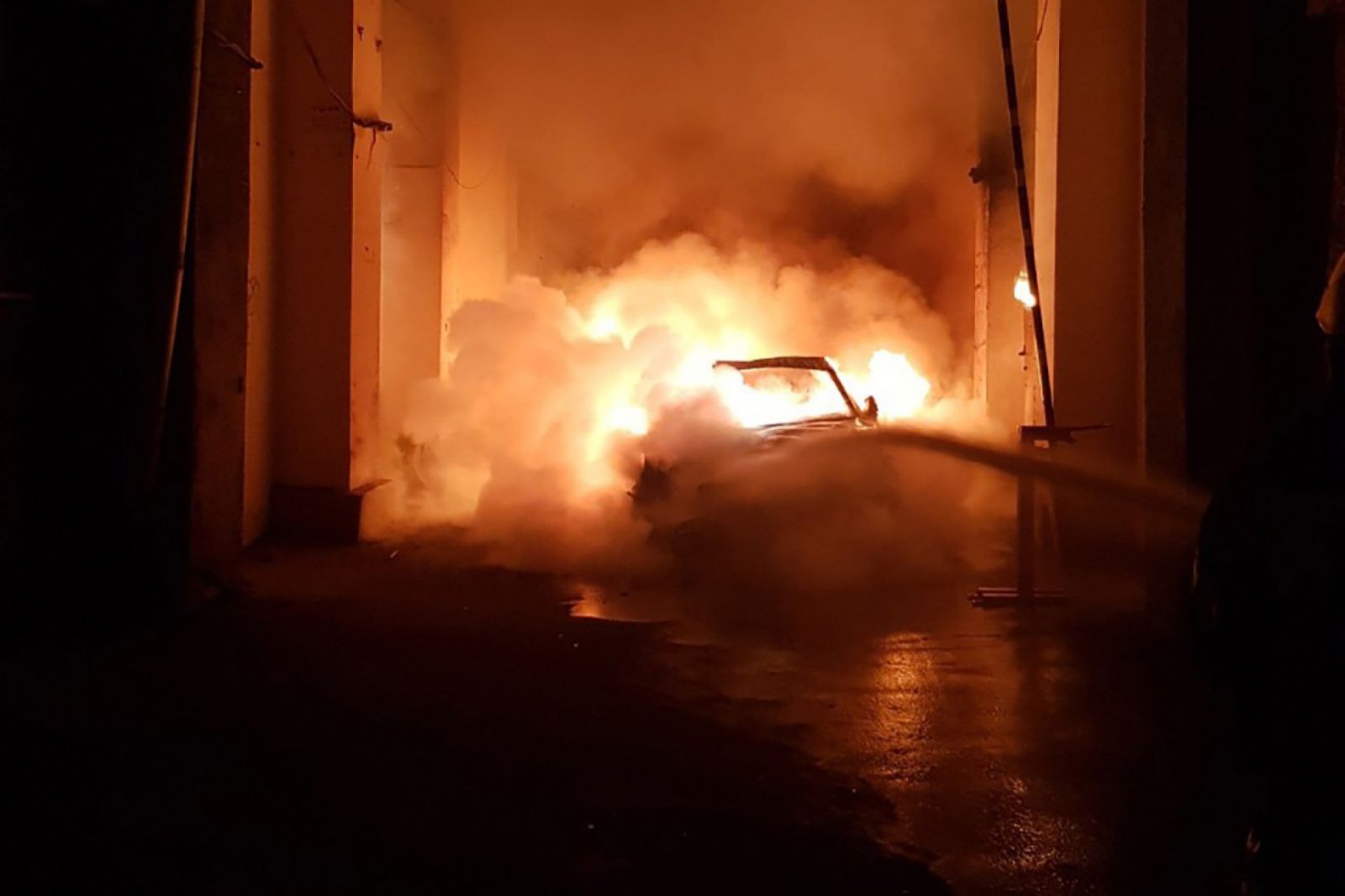 Машину невестки Гонтаревой сожгли. Фото: Информатор
