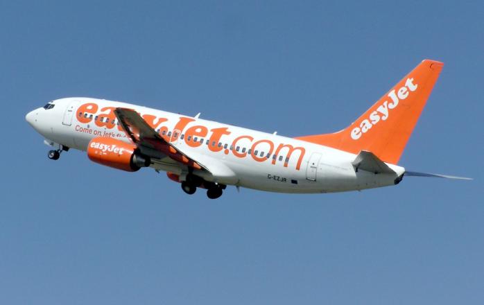 У Великій Британії місце за штурвалом літака зайняв пасажир. Фото: Информ-UA