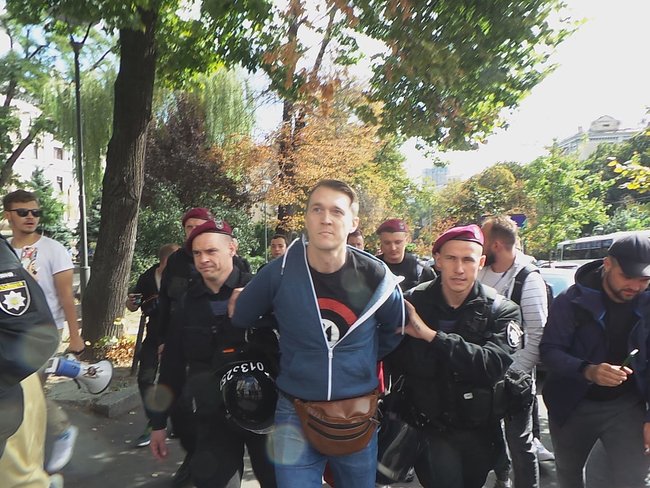 Мітинг у Києві за позбавлення ліцензії NewsOne. Фото: Цензор.НЕТ