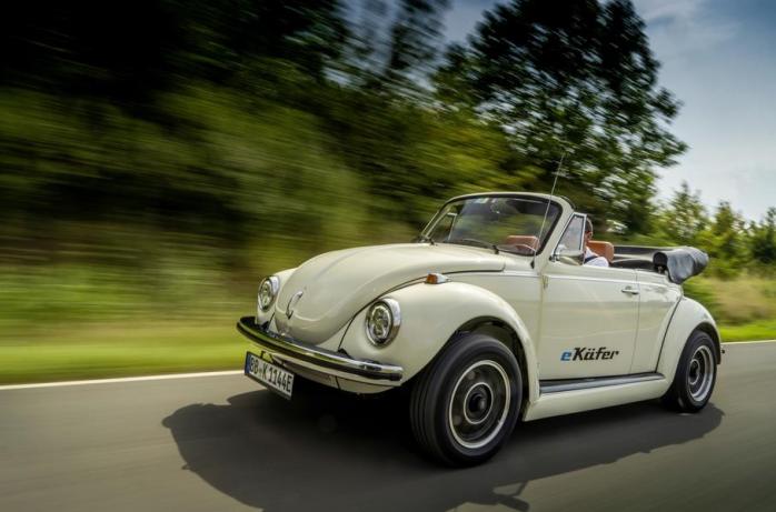 Volkswagen представила электрическую версию классического "Жука". Фото: Мотор