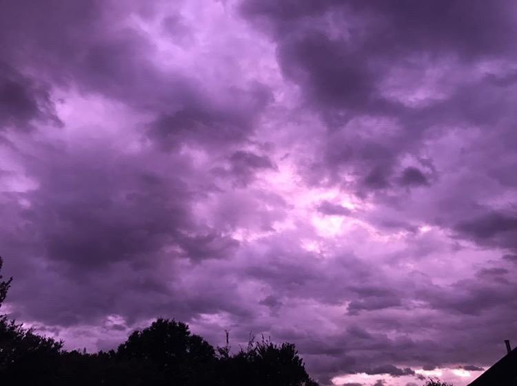 Фіолетове небо внаслідок урагану «Доріан». Фото: News4JAX