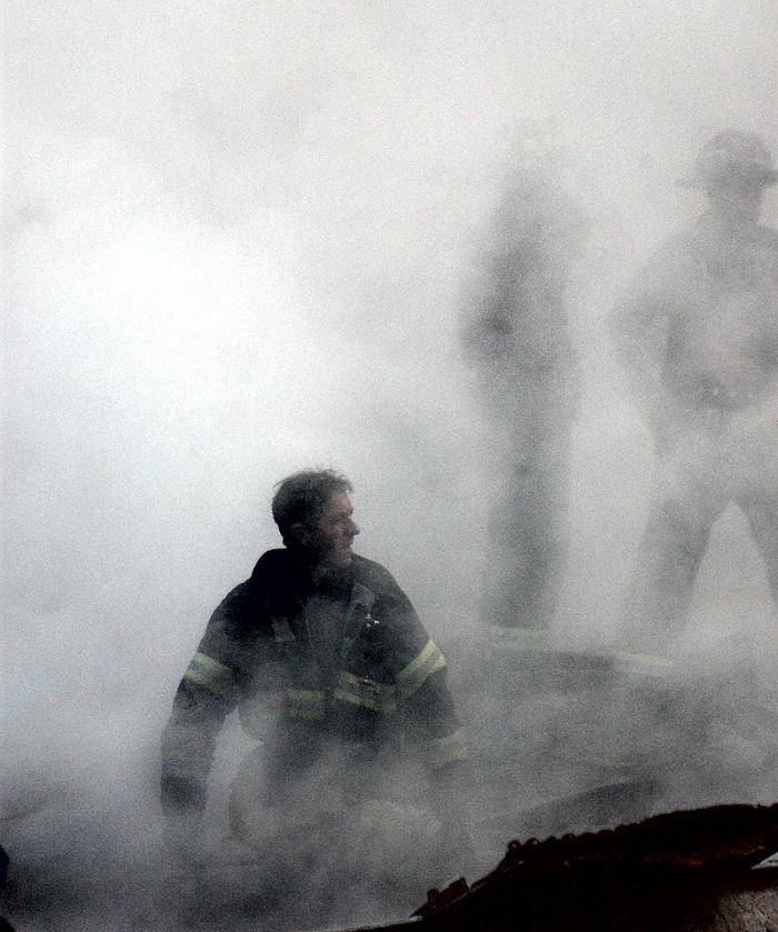 Спасение людей во время теракта в Нью-Йорке, фото: «Википедия»