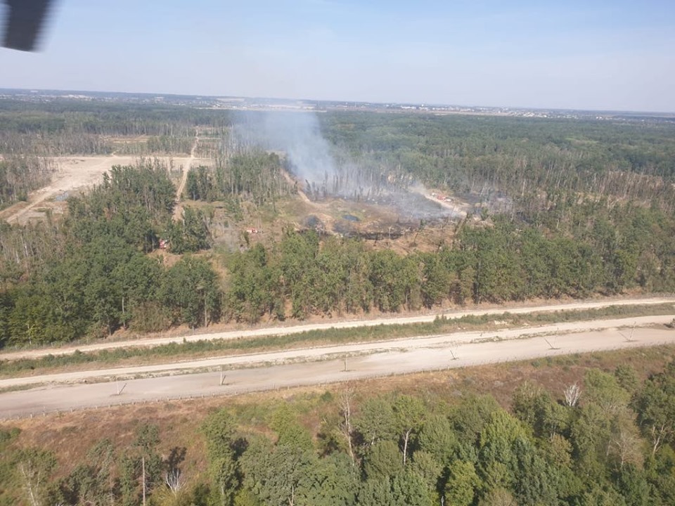 Наслідки пожежі поблизу військових складів. Фото ГШ ЗСУ у Facebook