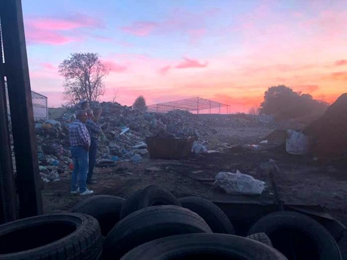 Травят Киев и пристоличные села: нелегальную плавильню шин и мусора выявили на Бориспольщине. Фото: Facebook
