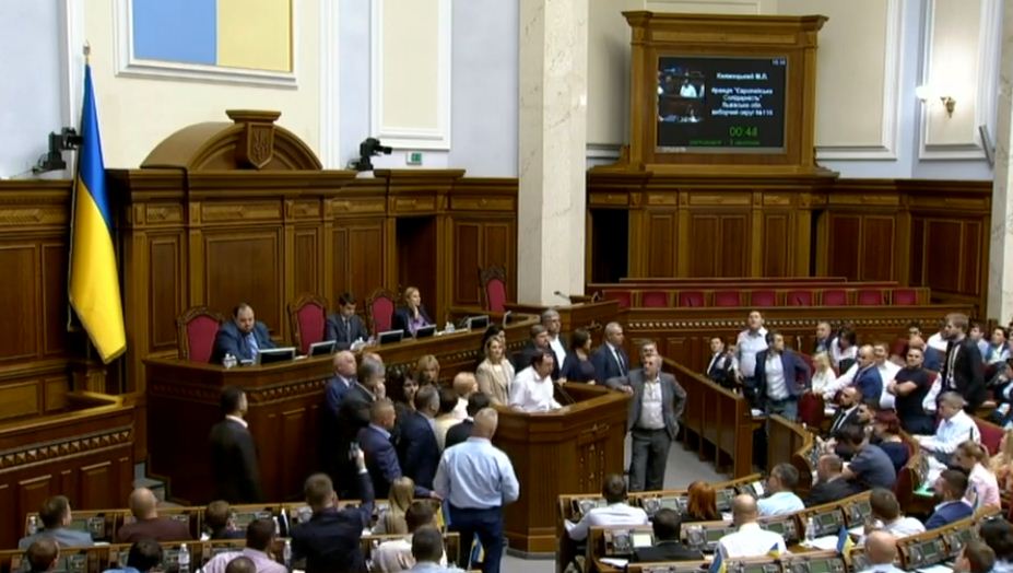 Фракція Порошенка протестує проти покарання Геращенко за слова про «зелених чоловічків у Раді», скріншот трансляції
