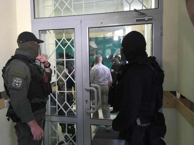 Обыски в банке Порошенко. Фото: 24 канал