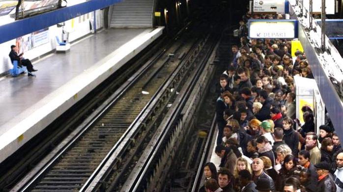 У Парижі зупинилося метро: що сталося. Фото: Le Figaro