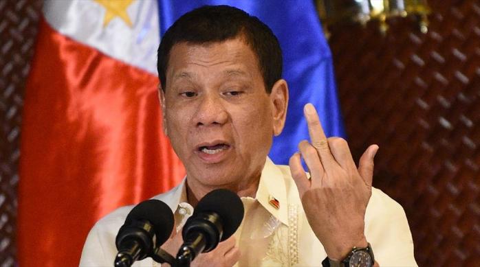 Стріляти і бити корумпованих чиновників дозволив президент Філіппін. Фото: Новости Филиппин