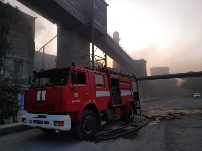 Цементний завод загорівся на Миколаївщині. Фото: ДСНС