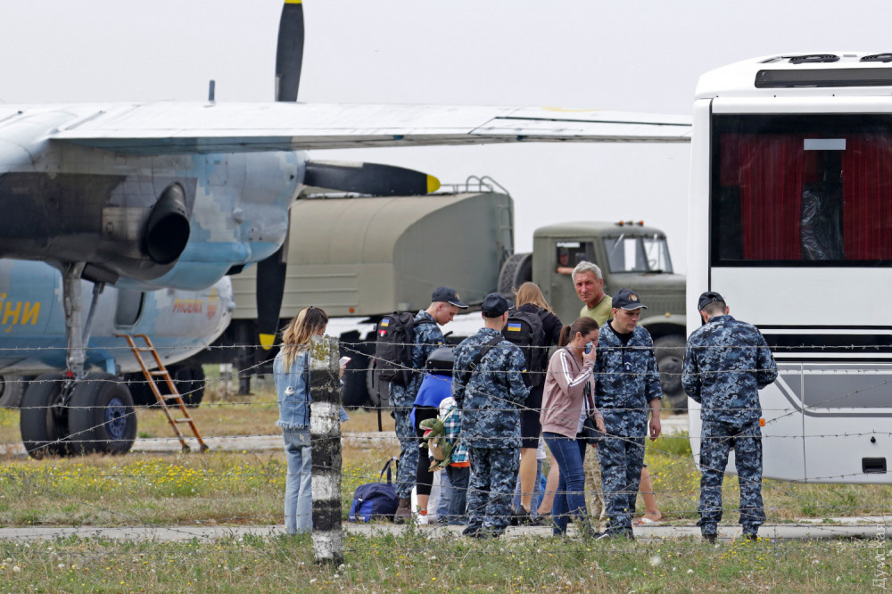 Пленные моряки вернулись в Одессу. Фото: Фото Сергея Смоленцева и пресс - службы ВМСУ
