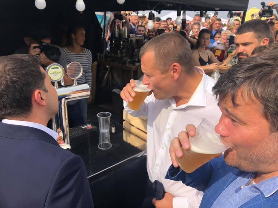 Зеленский выпил пива с Богданом и Филатовым. Фото: Юрий Мысягин в Facebook