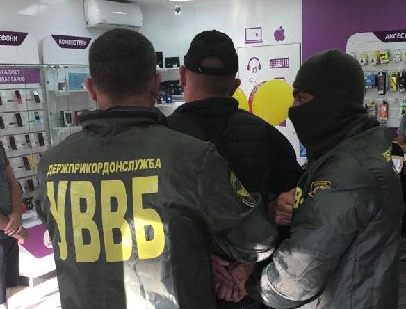 Боротьба з корупцією: в Чернівецькій області на хабарі затримали двох прикордонників. Фото: ДПСУ