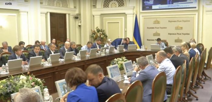 Нова рада: Разумков оприлюднив рейтинги довіри до парламенту й оголосив плани на тиждень, скріншот трансляції