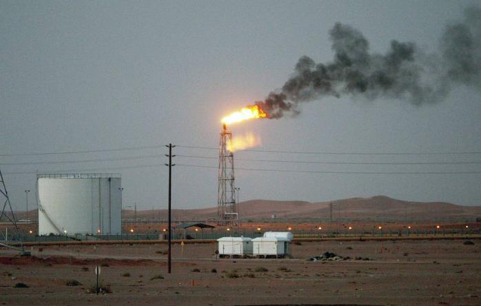 Взрывы в Саудовской Аравии ненадолго поддержат рубль, фото — EPA