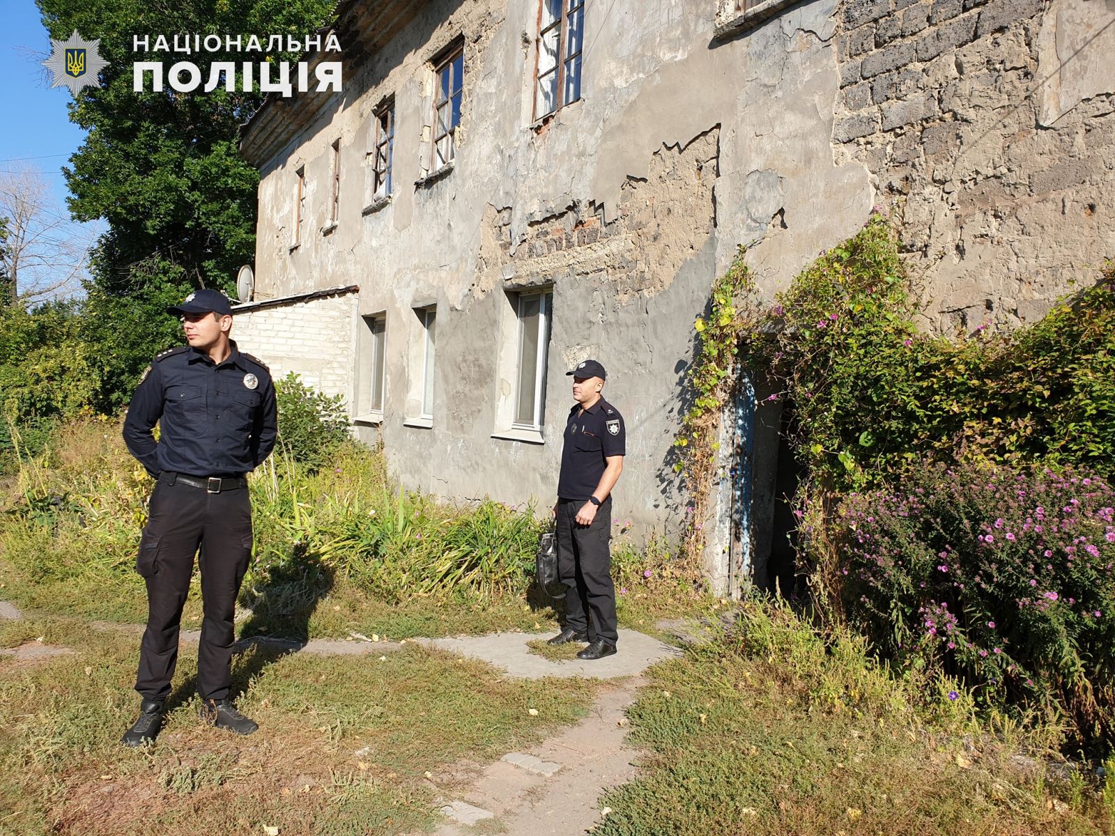 У Луганській області впав дах багатоквартирного будинку, фото — Нацполіція