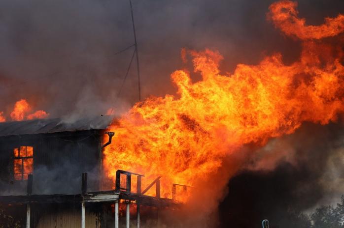В Либерии пожар в школе забрал жизни двух десятков детей. Фото: Информатор