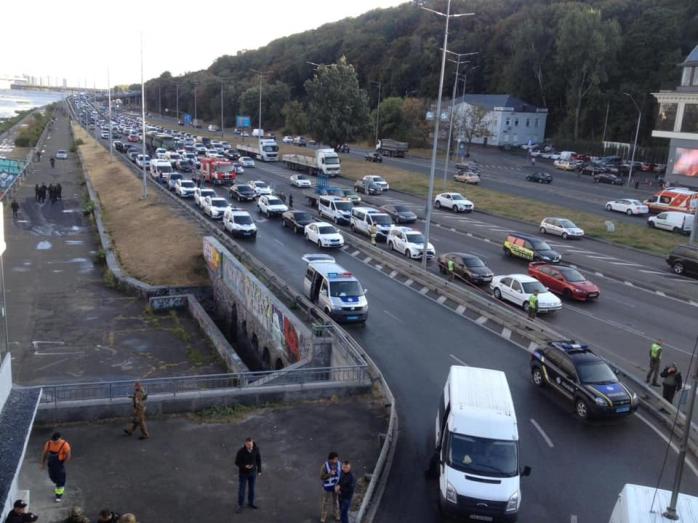 Новини Києва: що відбувається на мосту Метро, фото — Фейсбук О.Блищик