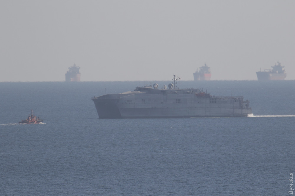 Катамаран USNS Yuma зашел в Одессу. Фото: Думская