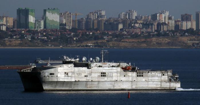 Катамаран USNS Yuma зашел в Одессу. Фото: Думская