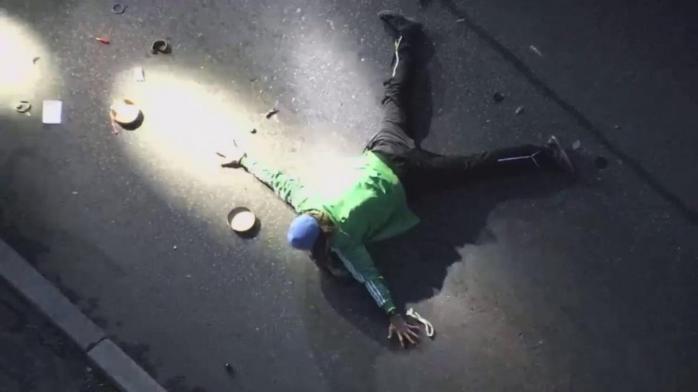 Алексей Белько во время инцидента на мосту Метро, ​​фото: UaPortal