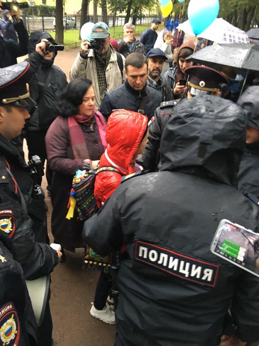 У Санкт-Петербурзі пройшла акція проти війни в Україні, є затримані. Фото: Бумага