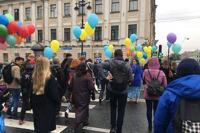 В Санкт-Петербурге прошла акция против войны в Украине, есть задержанные. Фото: Twitter