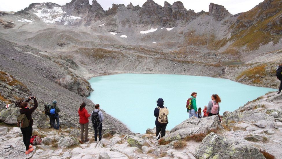 В Альпах попрощалися з льодовиком, який зник через глобальне потепління. Фото: Європейська правда