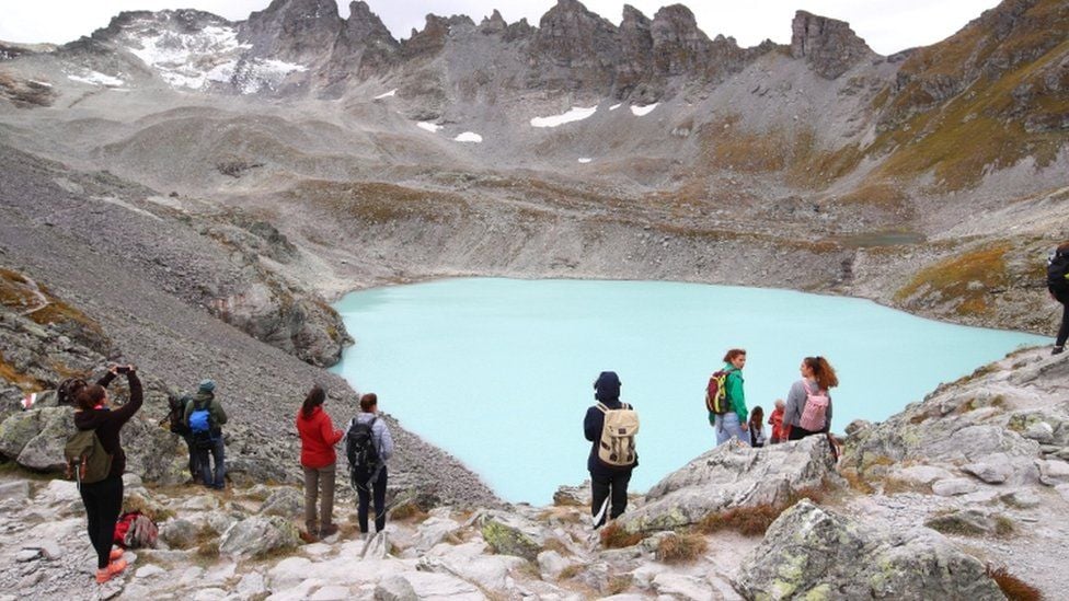 В Альпах попрощались с ледником, который исчез из-за глобального потепления. Фото: Европейская правда