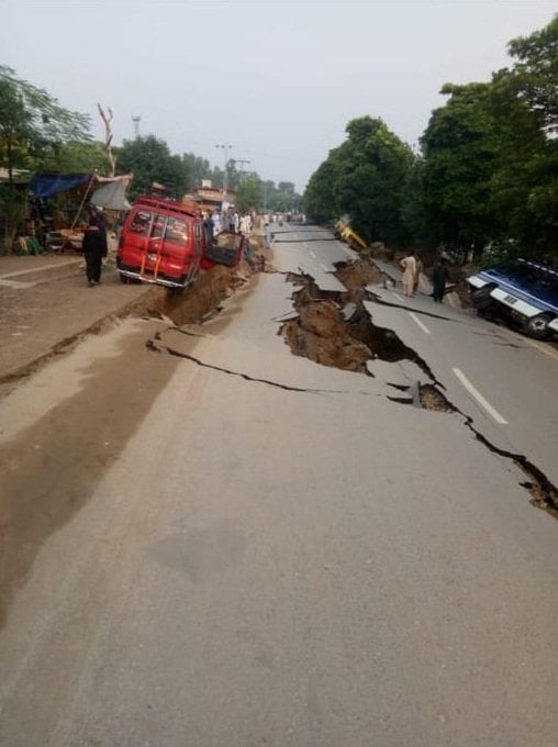 На півночі Пакистану стався потужний землетрус, фото: Dunya News
