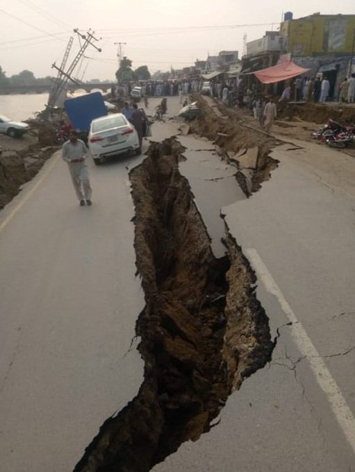 На півночі Пакистану стався потужний землетрус, фото: Dunya News