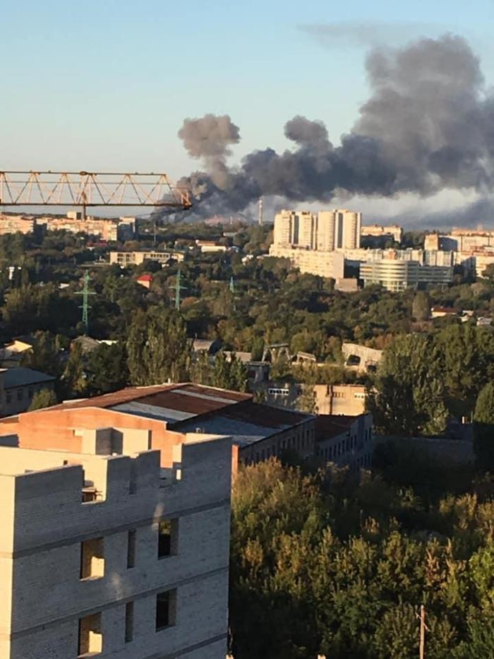 Пожежа в Донецьку, фото: twitter.com/hochu_dodomu