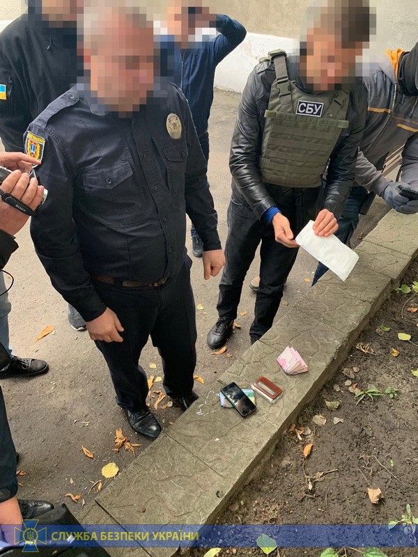 Задержание на взятке. Фото: СБУ