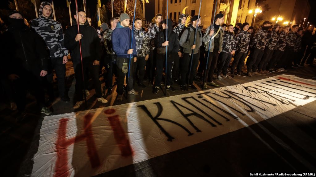 Ночью в Киеве собралось два митинга против "формулы Штанмайера". Фото:Радио Свобода