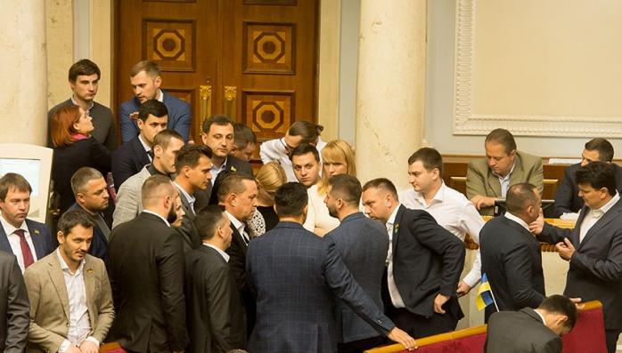 Новости Рады: утром Зеленский тайно собирал свою фракцию, оппозиция требует объяснений, фото — Цензор