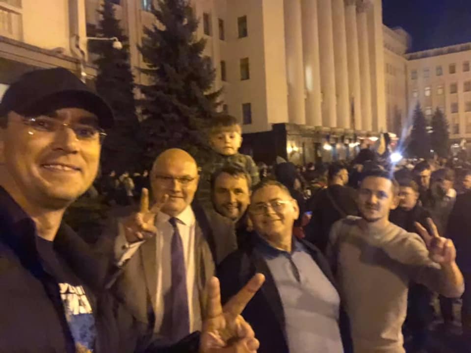 Акция протеста возле офиса Зеленского, фото — Фейсбук В.Омеляна